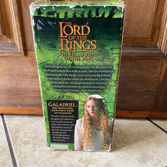 Vintage Lord of the Rings Galadriel Collector Action Figure Doll by ToyBiz 2002 - Picture 10 of 14